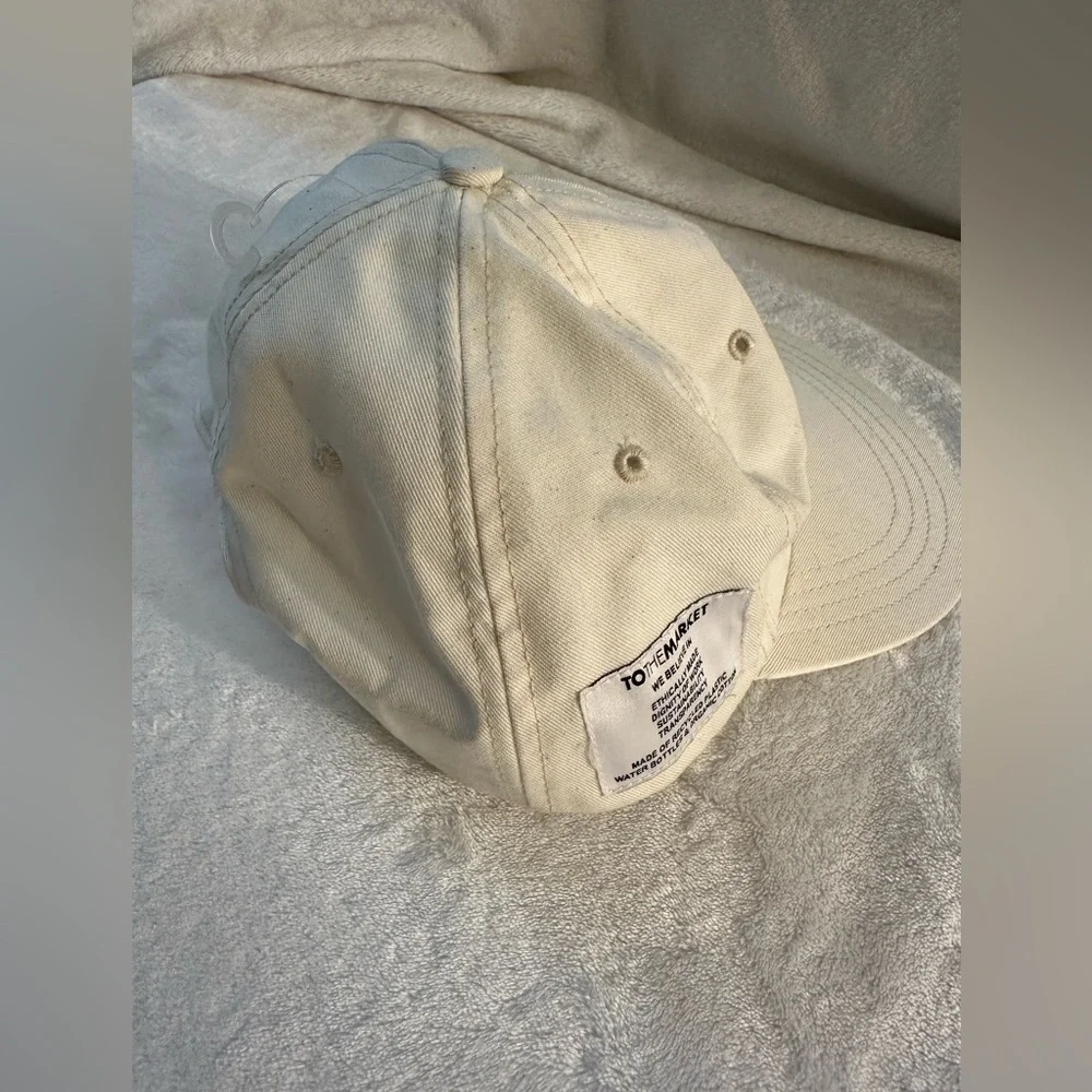 NWT- To‎ the market baseball hat- white/off white o/s